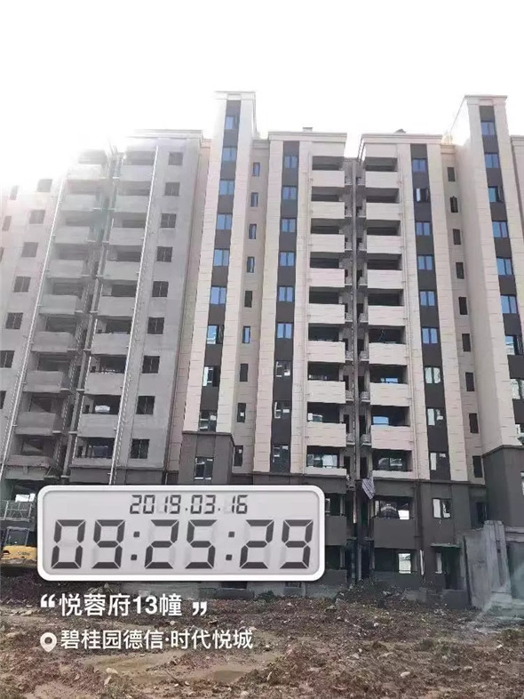 2-11层公区地砖铺贴完成,墙砖铺贴完成,楼梯扶手完成   2号地块13号