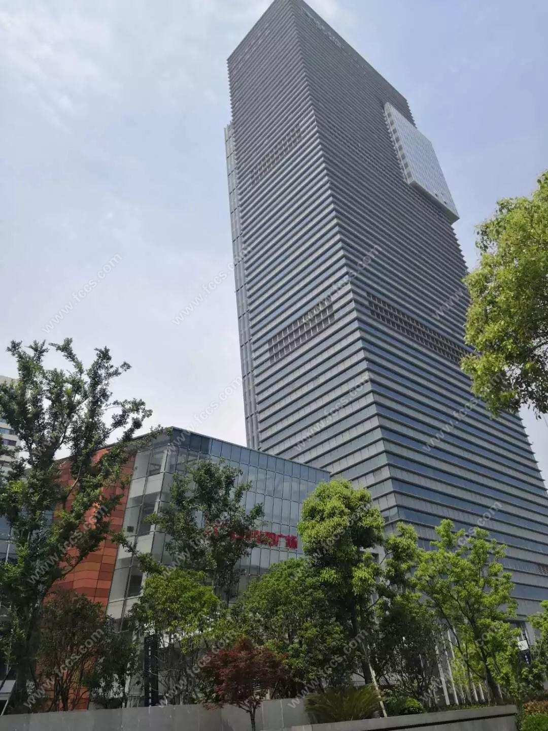 弘阳广场内正在举行我行我秀儿童才艺表演走秀.