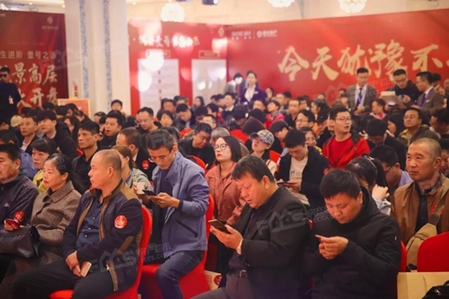 开盘现场,众多客户及亲友应邀到访,活动现场摩肩接踵,座无虚席!