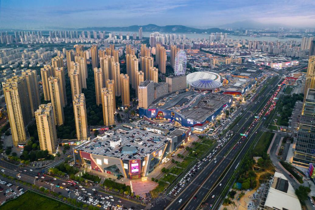 南京·弘阳广场实景图超50万方的超大综合体安庆·弘阳广场将于6月中