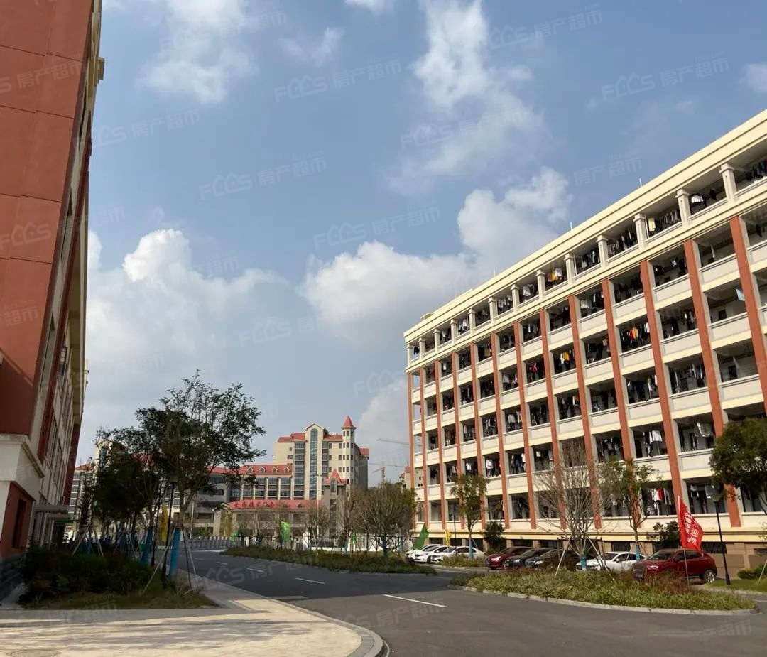 已经建成的通州湾幼儿园,实验小学,通州湾高级中学等优质学校配套外