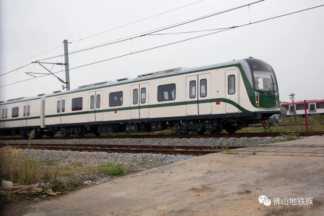 日前,广州地铁7号线顺德段增购列车已经下线.