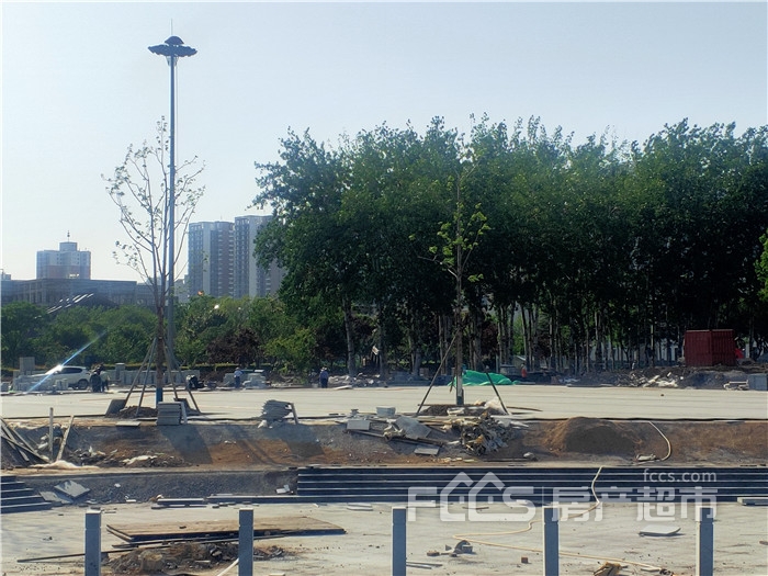 滕州龙泉广场东侧加紧建设中,住在这附近的人有福了!