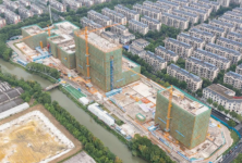 吴兴区中医院、公共卫生中心工程顺利结顶的配图